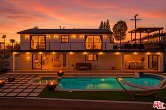 Building Photo - 8600 Farralone Ave