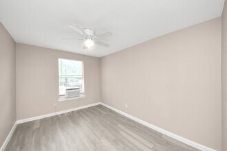 Building Photo - 17111 River Rd