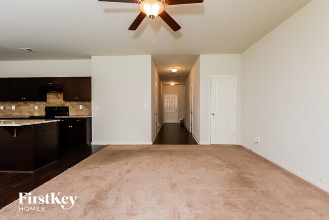 Building Photo - 126 Daisy Cir