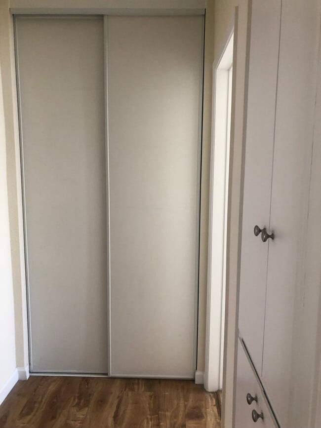 Building Photo - 514 Gramercy S Pl