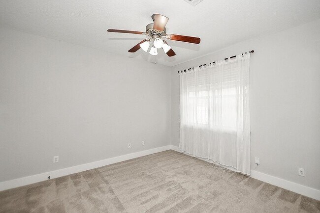 Foto del edificio - 1121 W 17th St