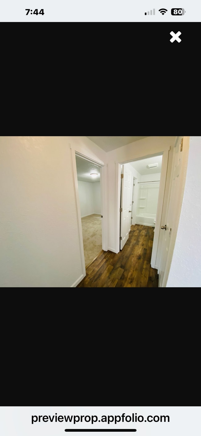 Pasillo - 11040 N Skagit St