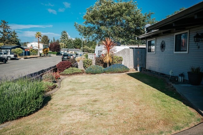 Building Photo - Single Family Home in Mckinleyville!