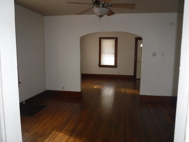 Building Photo - 2419 Seneca St