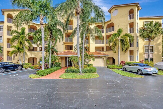 Building Photo - 300 Uno Lago Dr
