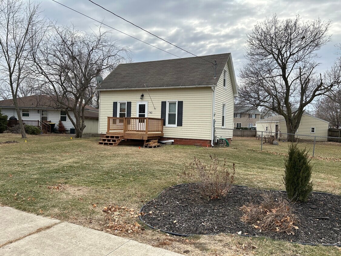 Street view - 740 Ashworth Dr