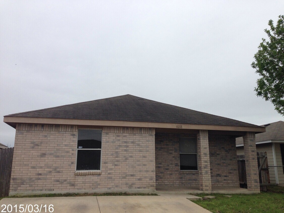 Foto principal - Sky Harbor 3 Bdrm 1 Bath Home