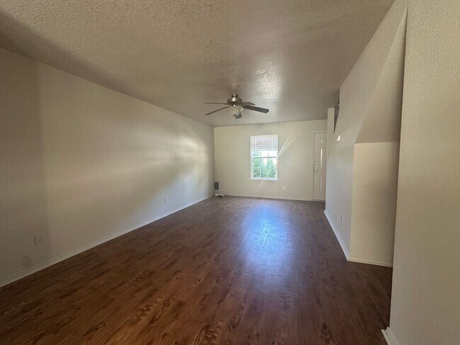 Foto del edificio - 1131 E 9th St