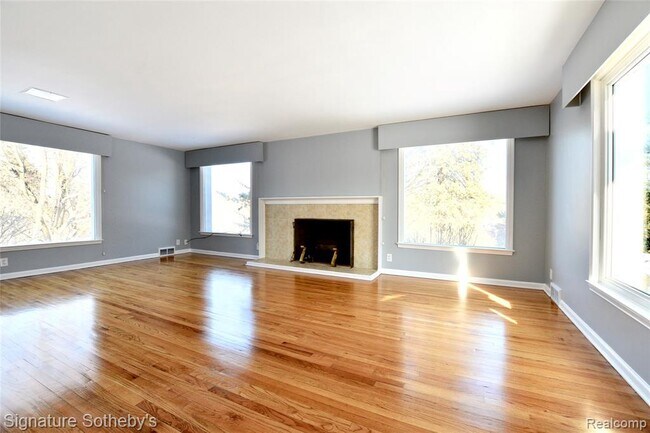 Foto del edificio - 31315 Franklin Rd