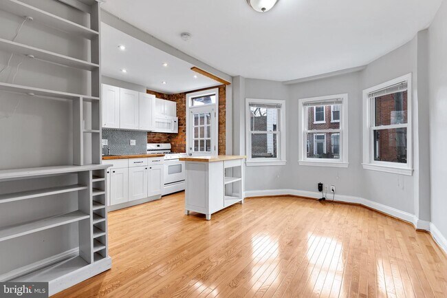 Building Photo - 1647 Kramer St NE