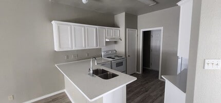Building Photo - 1217 Armadillo Rd