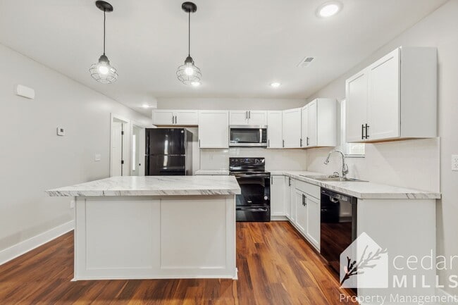 Building Photo - BRAND NEW 3 bed 2 bath duplex available NOW!