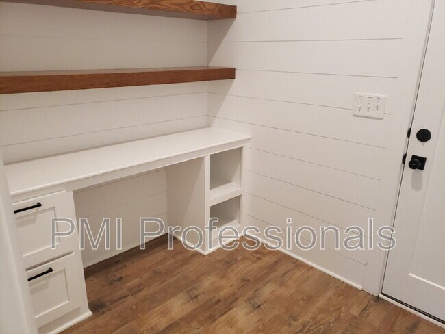 Foto del edificio - 227 S Bilbro Ave