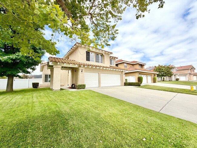 Foto del edificio - Spacious Rancho Highlands Home | 3 Bed + Den + Bonus Room & 3-Car Garage