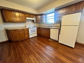 Building Photo - 975 Dugan St
