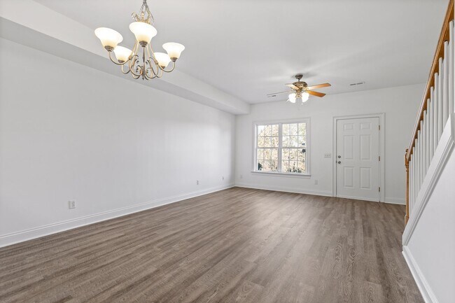 Foto del edificio - 3-bedroom 2-bathroom townhome now availabl...
