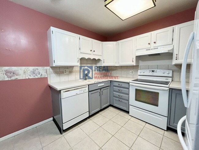 Building Photo - 3022 S Wheeling Way