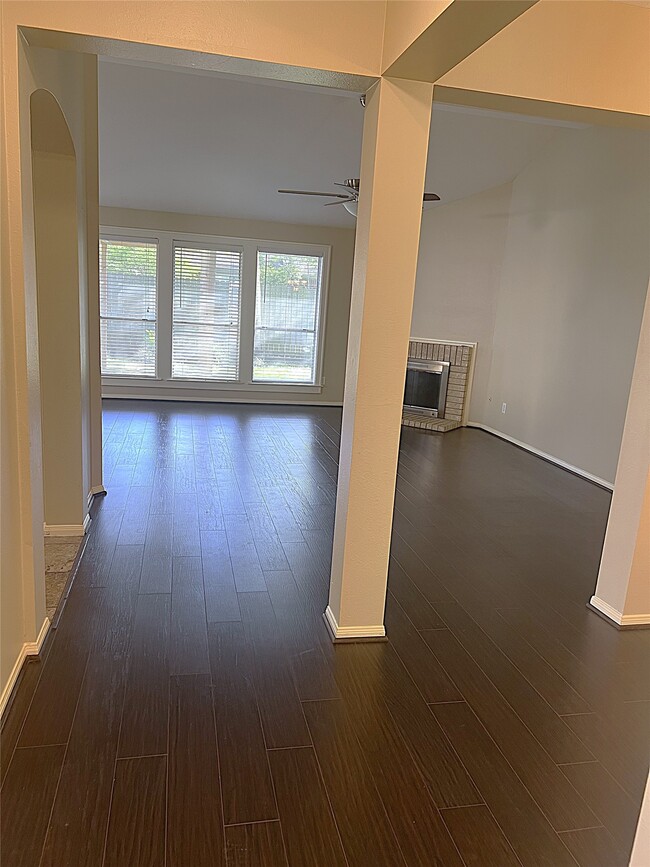 Building Photo - 4910 Linden Pl