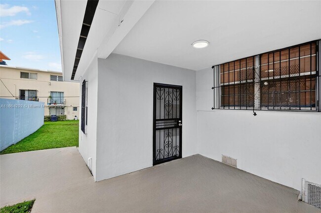 Foto del edificio - 1572 NW 2nd St