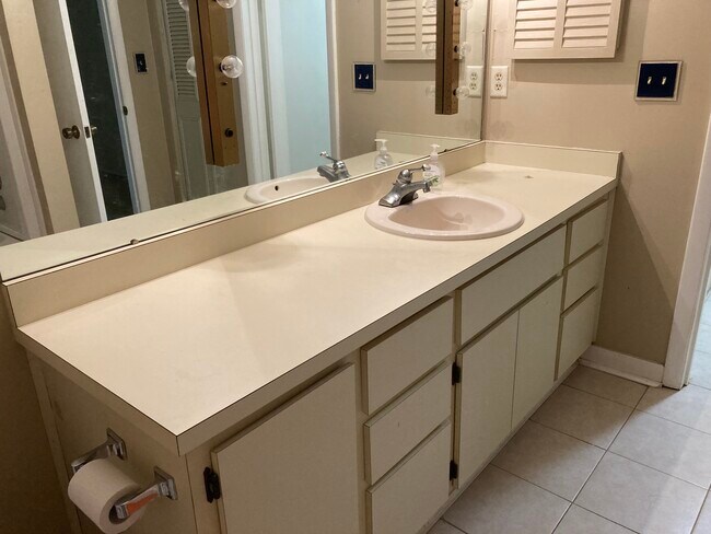 Foto del edificio - 14111 Mossy Glen Ln