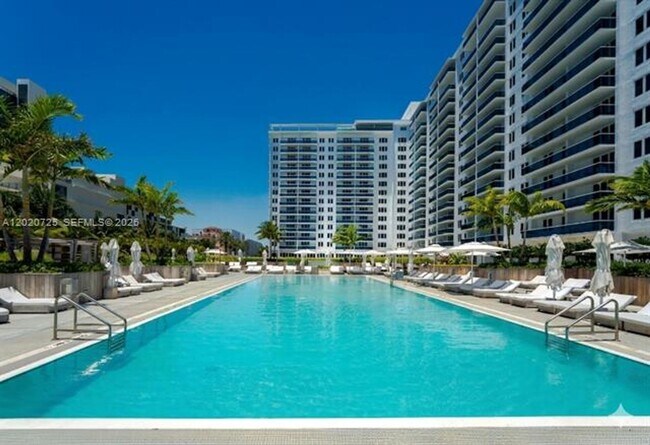 Building Photo - 2301 Collins Ave