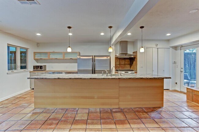 Foto del edificio - 613 E 21st St