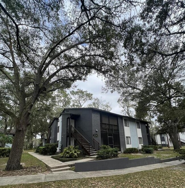 Building Photo - 220 Riverbend Dr