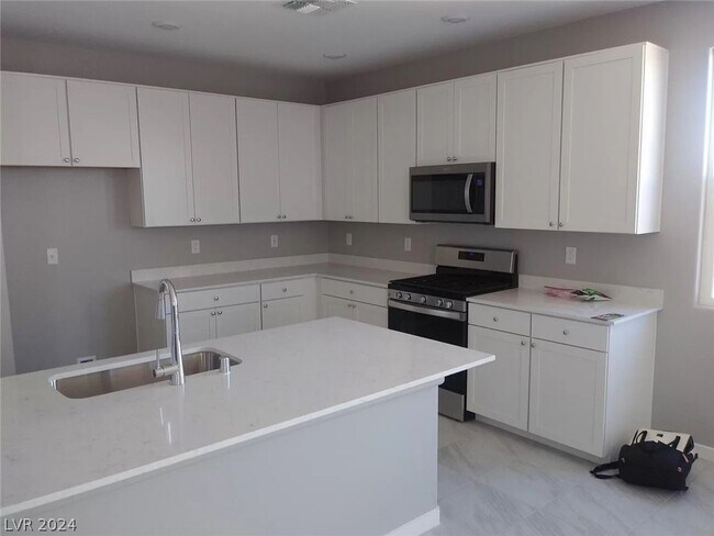 Building Photo - 6059 Coja St