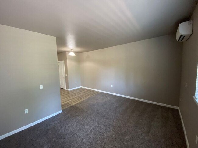 Foto del edificio - 4235 Hawthorne Ave NE