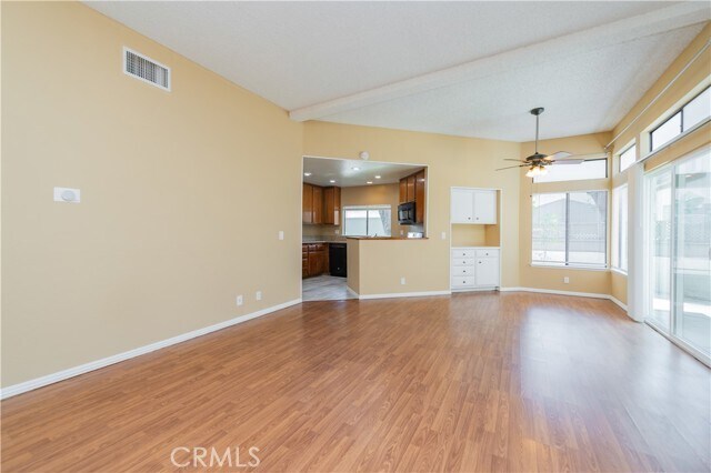 Foto del edificio - 45 Willowcrest Ln