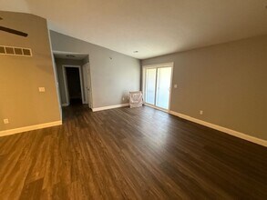 Building Photo - 102-116 Goldenrod Dr