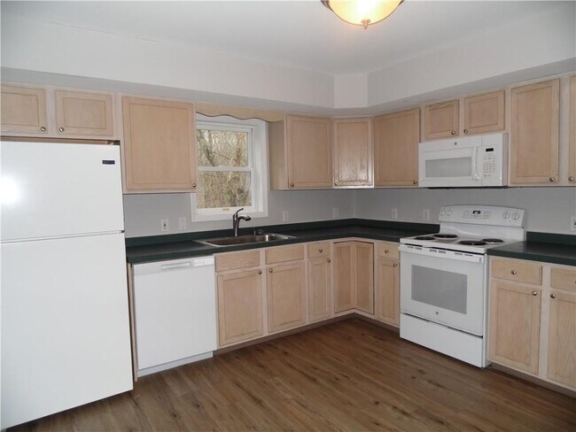 Building Photo - 5 Cypress Ln