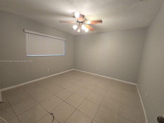 Foto del edificio - 4830 SW 27th Ave