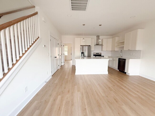 Building Photo - 3-Bedroom Home with Resort-Style Amenities at Highbury