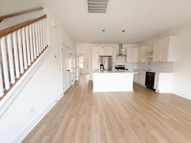 Foto del edificio - 3-Bedroom Home with Resort-Style Amenities at Highbury