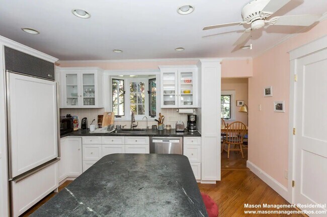 Building Photo - 16A Linden Pl