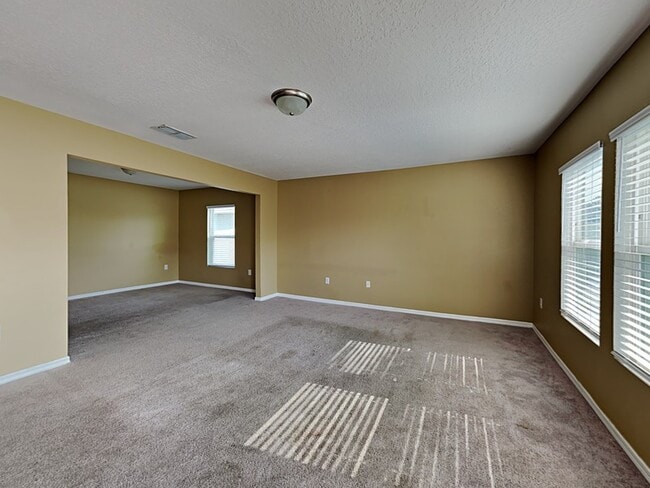 Building Photo - 363 Fern Ct