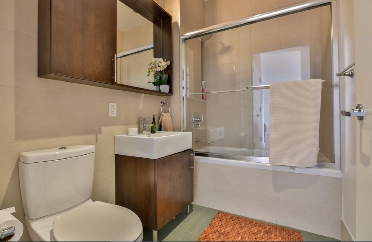 Foto del edificio - 1350 E 5th St