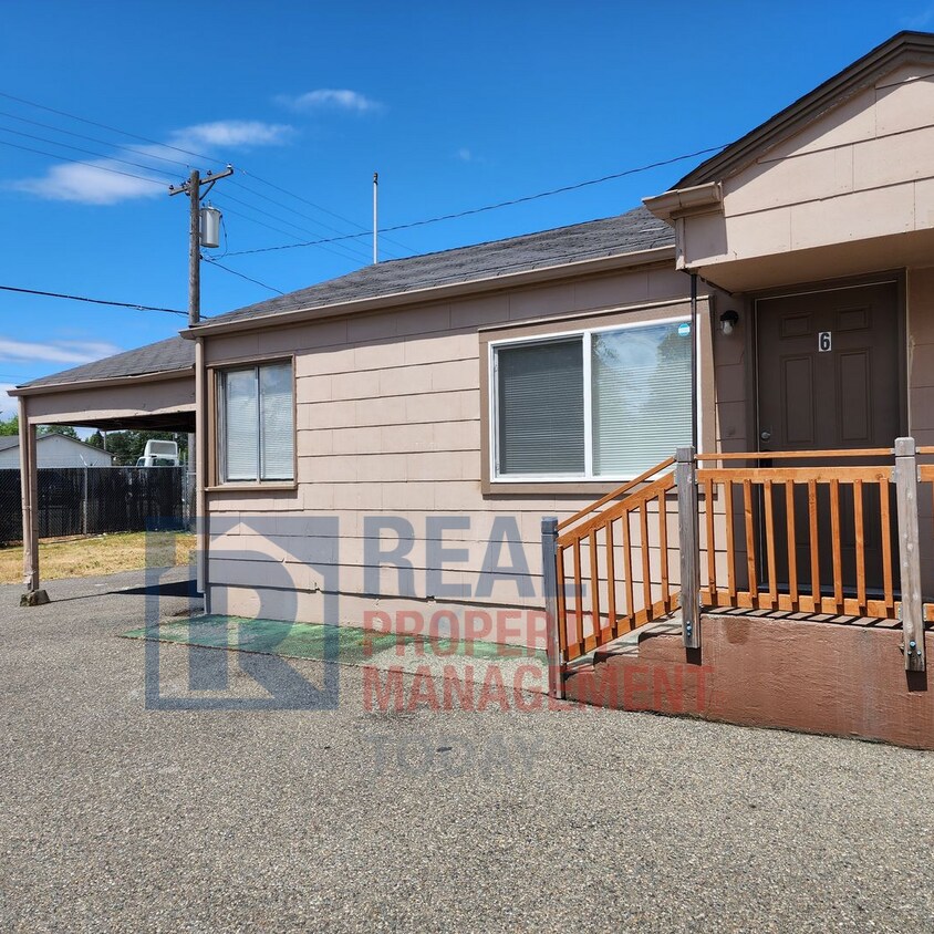 Primary Photo - Great 1 Bedroom Duplex!