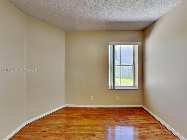 Foto del edificio - 927 Stanton Dr