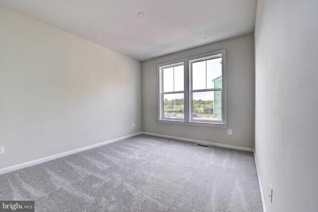 Building Photo - 45161 Admiral Dr