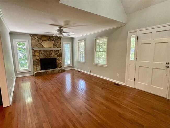 Foto del edificio - 665 Gregory Manor Dr SW