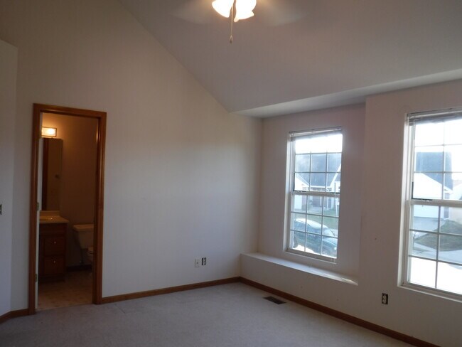 Foto del edificio - 4017 Bay Point Dr