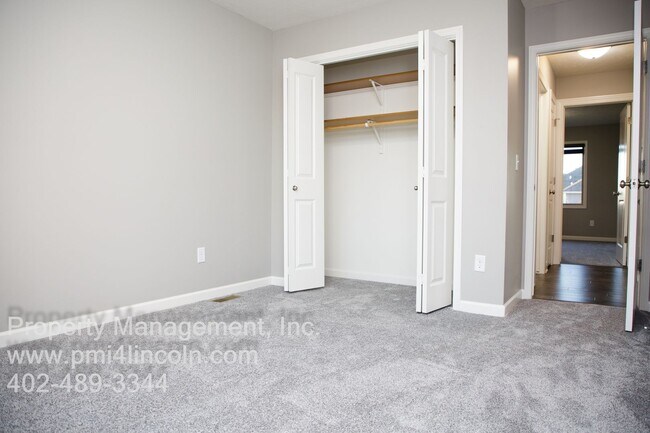 Foto del edificio - 5 Bedroom and 3 Bathroom House