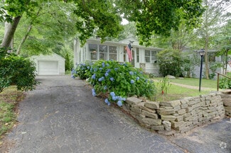 Building Photo - 285 Deepwood Dr
