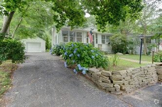Building Photo - 285 Deepwood Dr