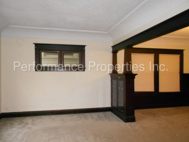 Building Photo - 429 SE 28th Ave