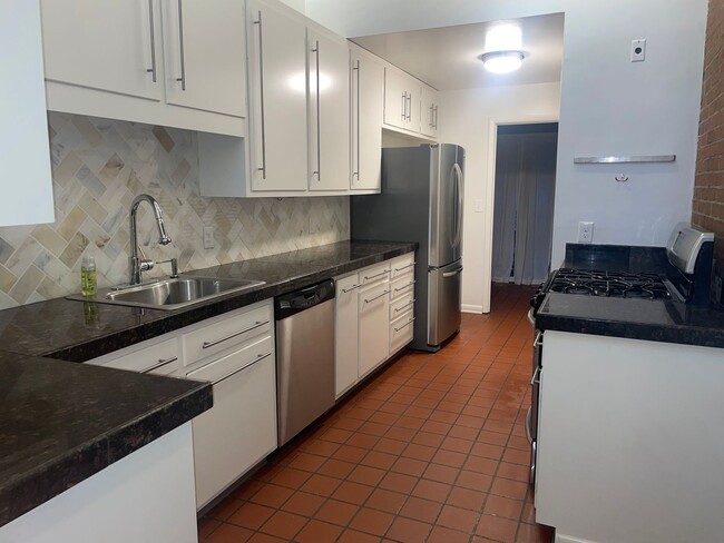 Building Photo - Spacious 3-Bedroom, 2-Bath Single-Family H...