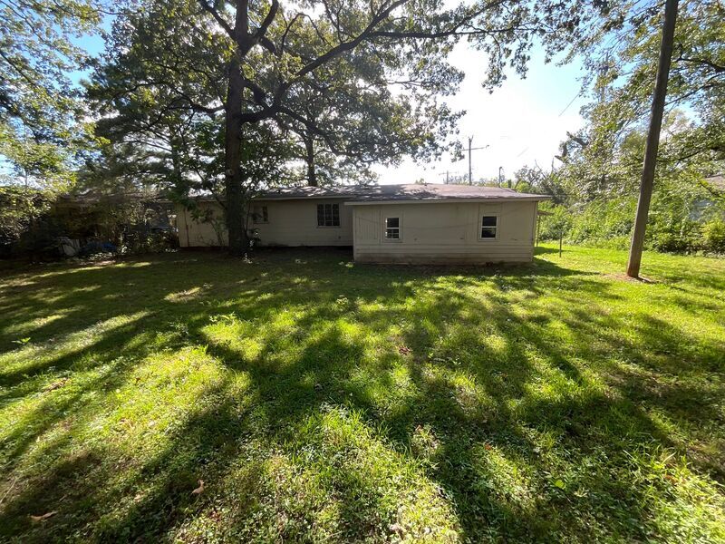 Foto del edificio - 2862 Oak Forest Dr