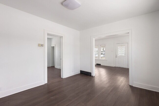 Foto del edificio - NOW AVAILABLE.  Fully remodeled...